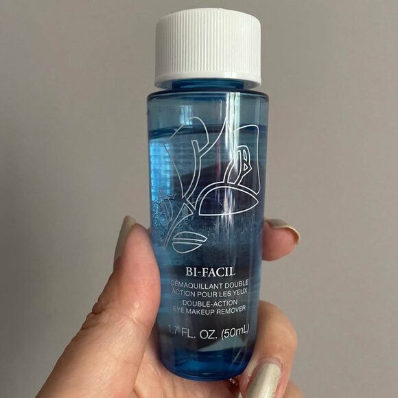 Lancome Bi-Facil Makeup Remover - 50ml, travel sized! - Picture 2 of 4